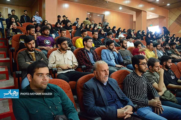 دیدار صمیمی دانشجویان خوزستان با معاون رئیس جمهور